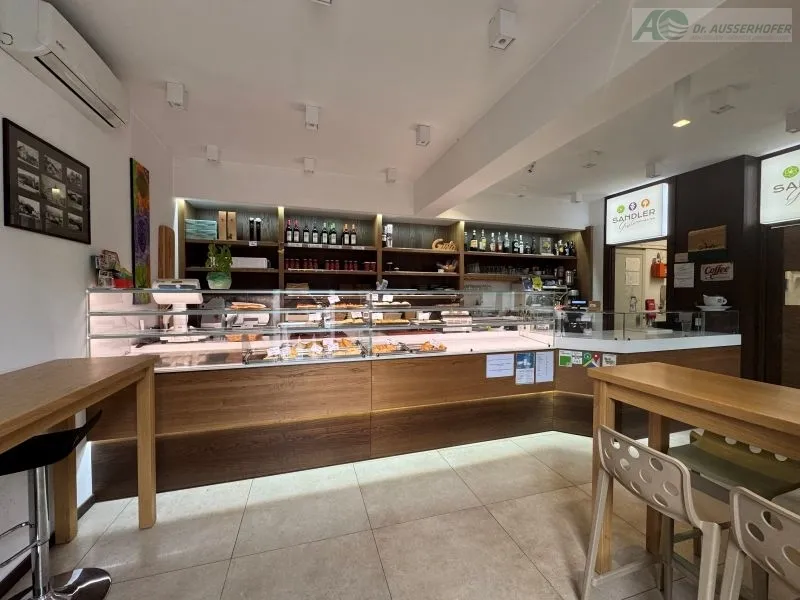 Bar/Konditorei- und Bäckereibetrieb mit Bar in guter Lage in Bruneck zu verkaufen