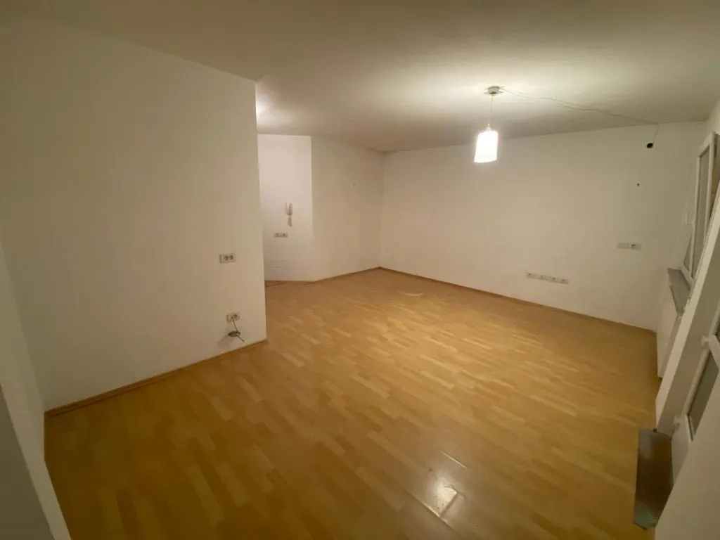 Ideal als Geldanlage: vermietete Einzimmerwohnung im Erdgeschoss am Ortseingang von Sand in Taufers